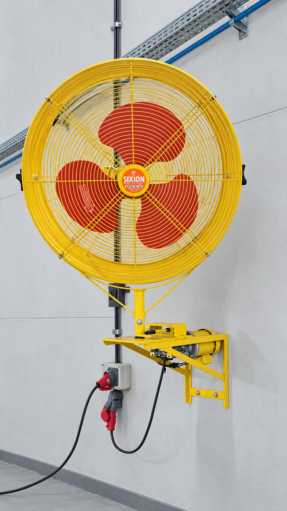 Ventilador/Exaustor EV 80 da Sixion com oscilador, fixado na parede